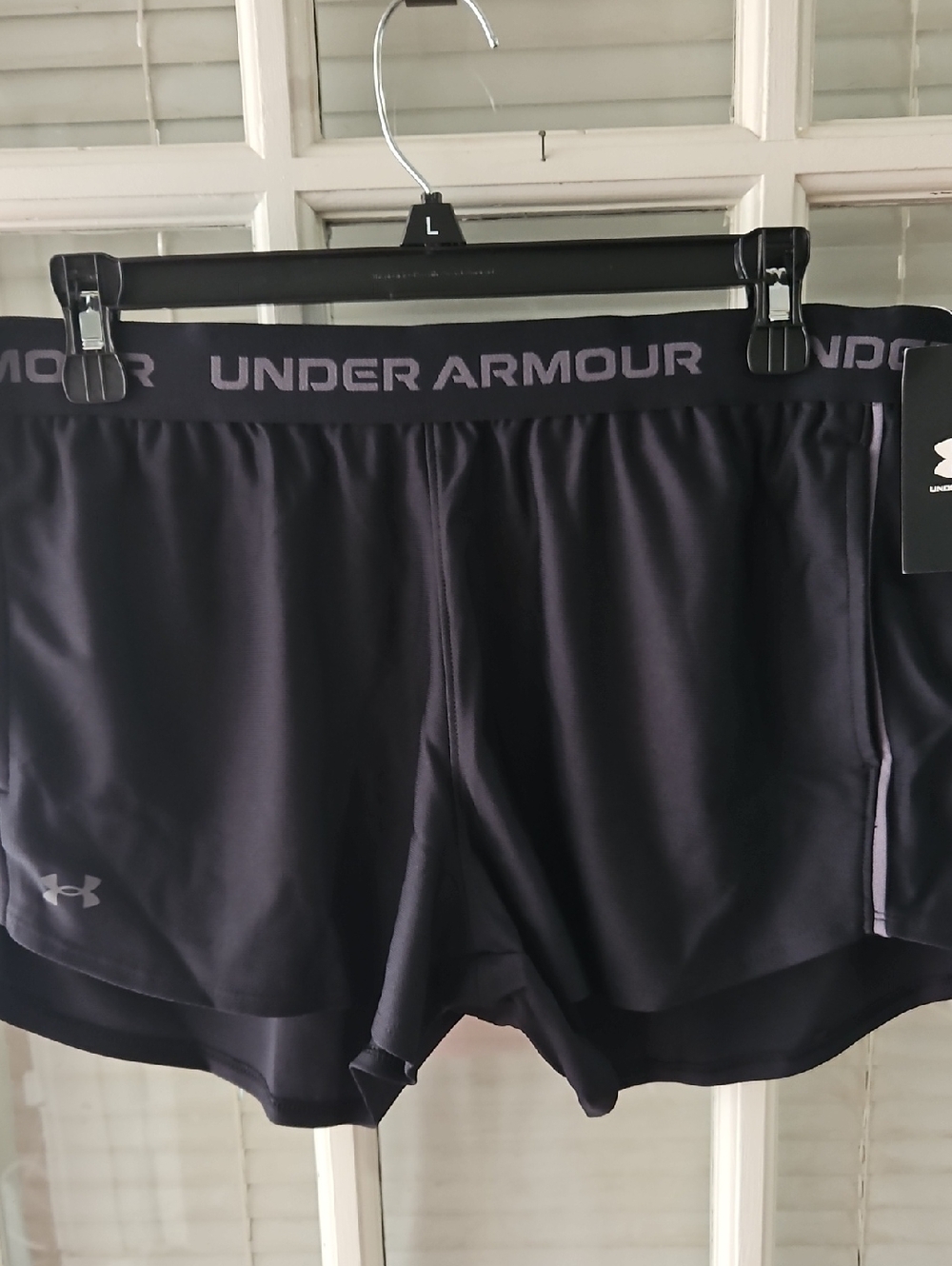 NWT Womens Under Armour Black and Charcoal Training Shorts. Sz L.